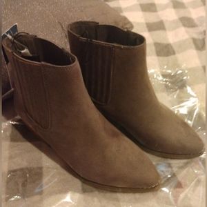 NWT Universal Thread Grey Ankle Booties size 6W